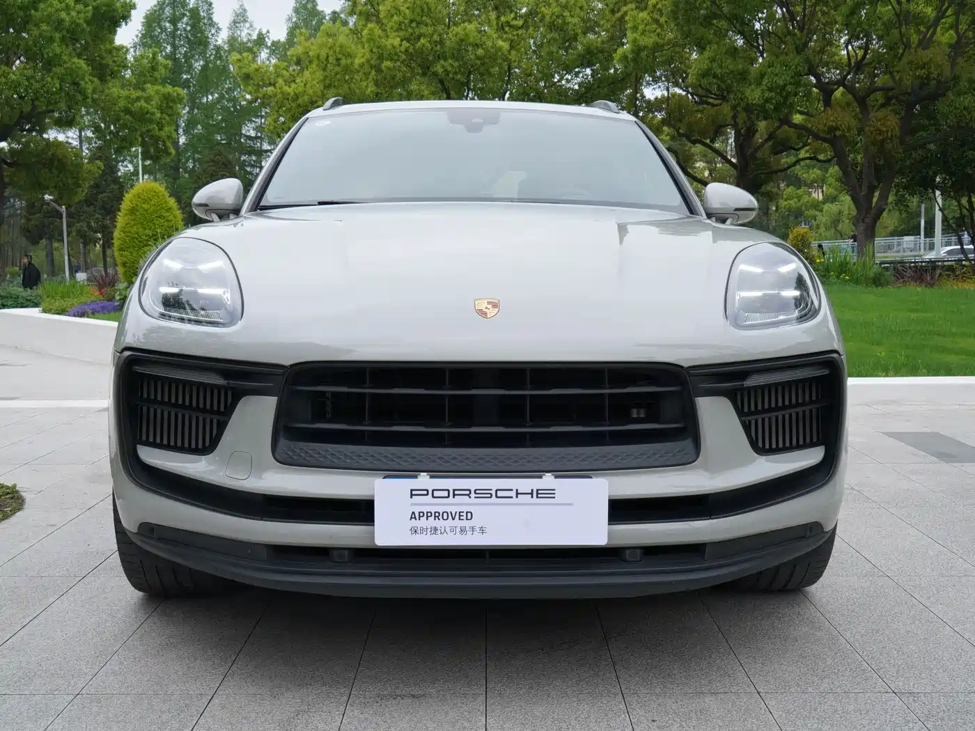PORSCHE MACAN