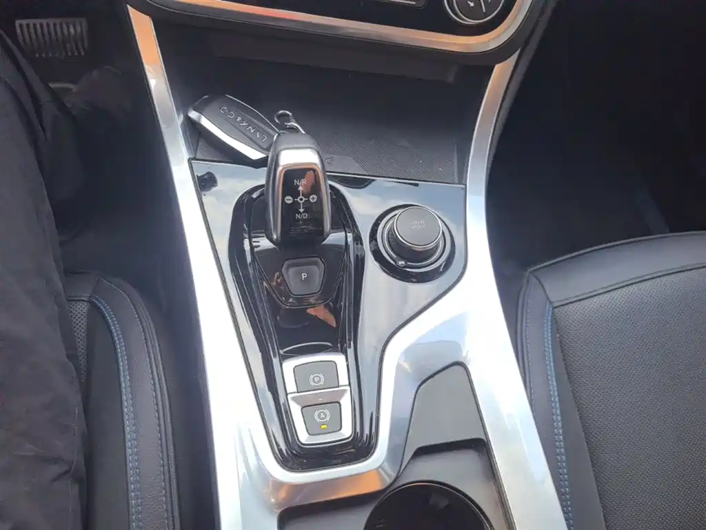 Lynk & Co 01 EM-P 2018 1.5T PHEV Jin Pro China V фото 14