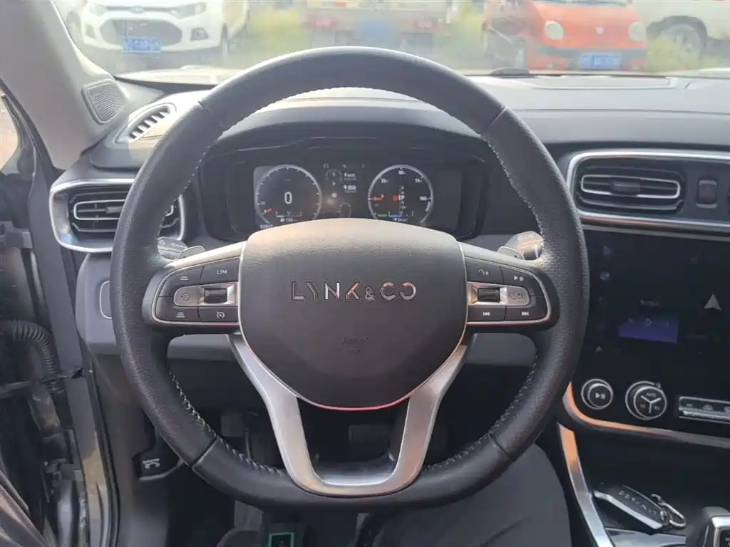 Lynk & Co 01 EM-P 2018 1.5T PHEV Jin Pro China V фото 11