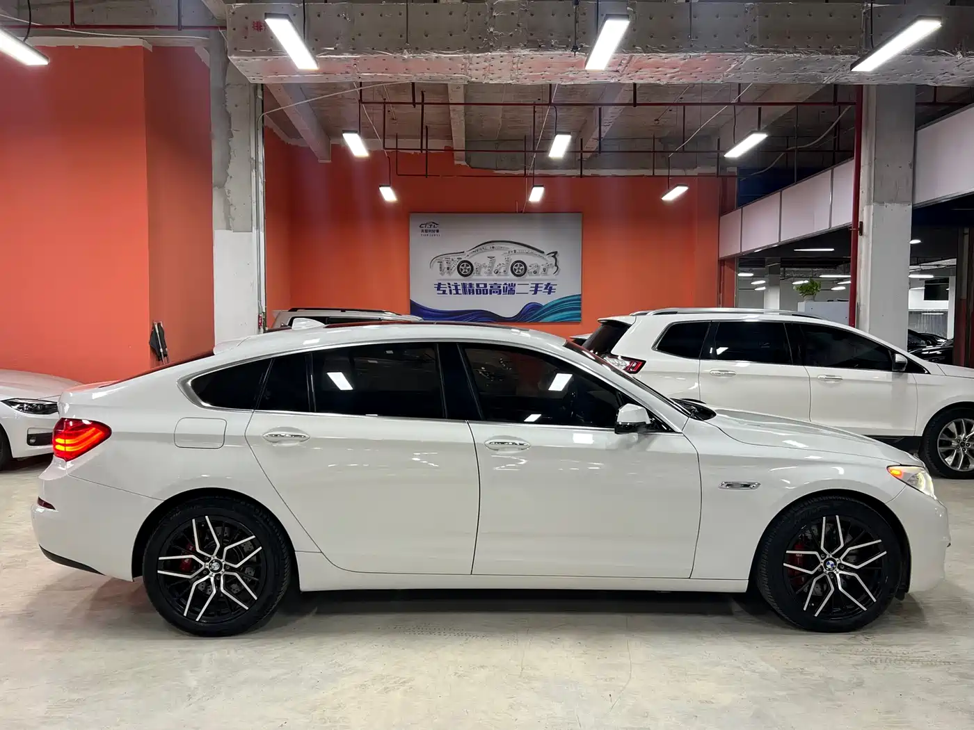 BMW 5 Series GT 2014 535i xDrive фото 8