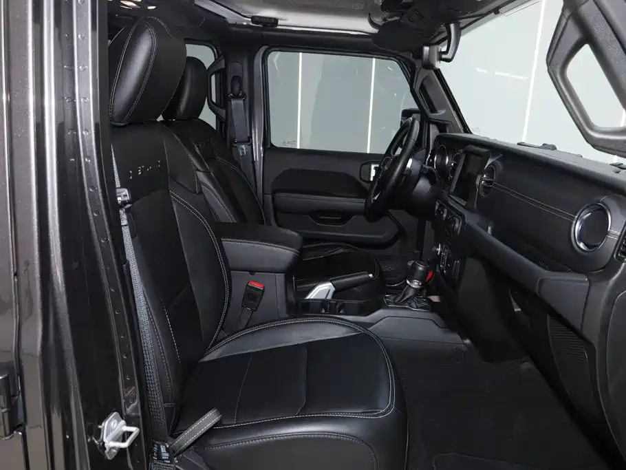 Photo 13 - Jeep Gladiator