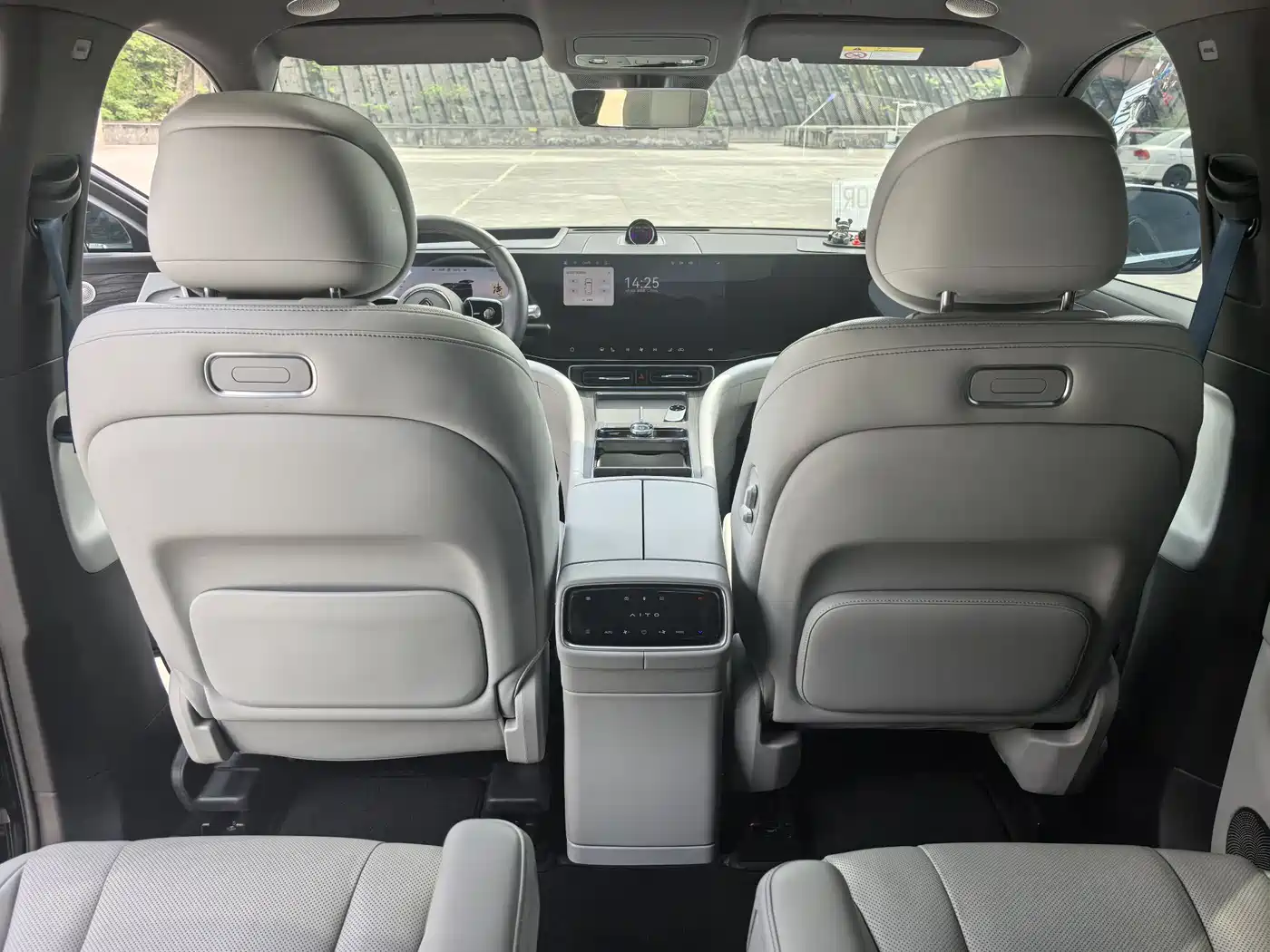 AITO Wenjie AITO M9 2024 Range Extender Ultra 52kWh 6-seater фото 13