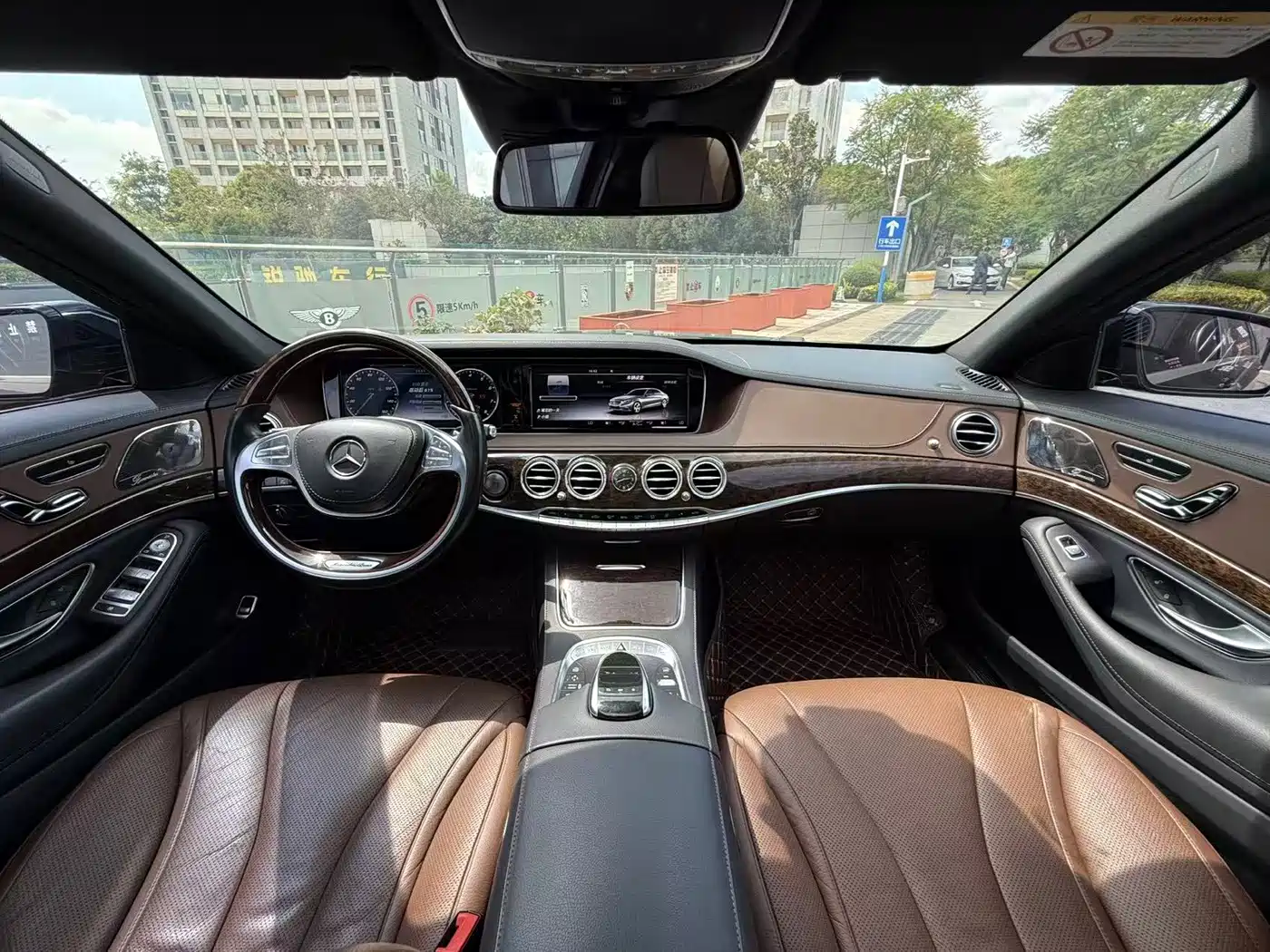 Фото 23 - Mercedes-Benz S-Class