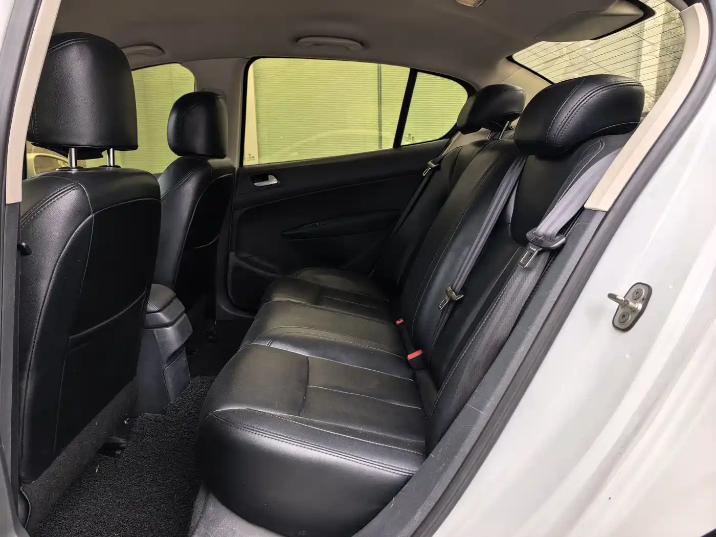 Peugeot 308 2014 Model Joy Edition Classic 1.6L Automatic Superior Style фото 8