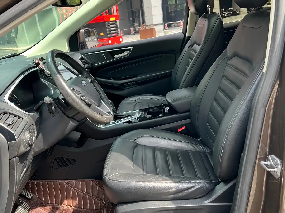 Фото 9 - Ford Edge