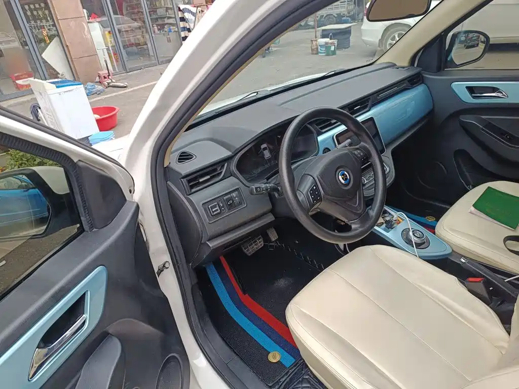 Huachen Xinyi Brilliance Xinyi i03A 2023 2022 Leasing Custom Edition