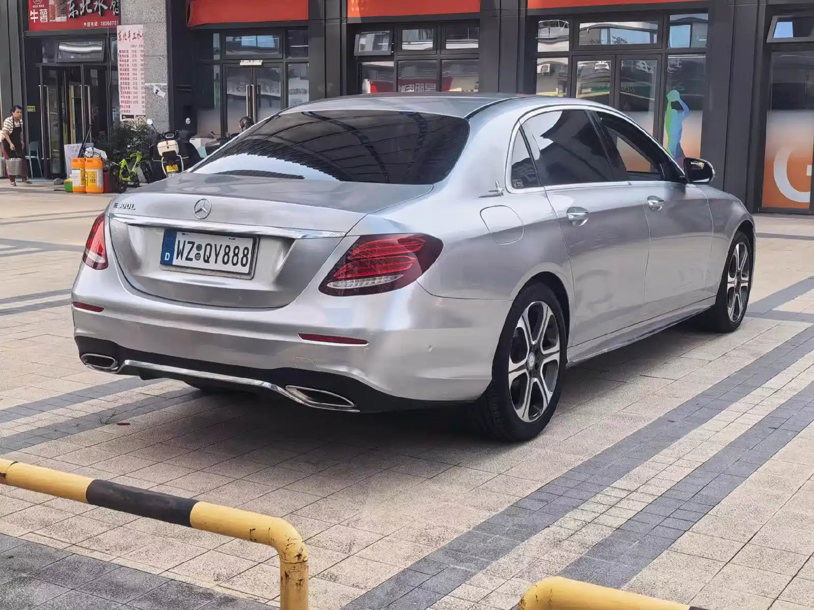 Фото 7 - Mercedes-Benz E-Class