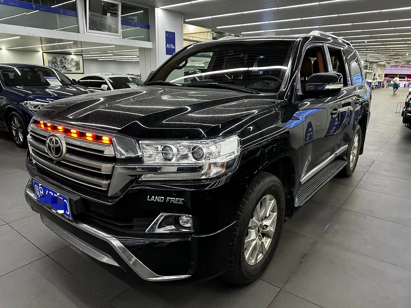 Toyota Land Cruiser (Import) 2019