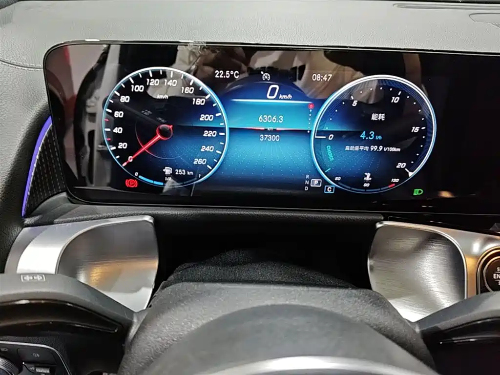 MERCEDES-BENZ GLB