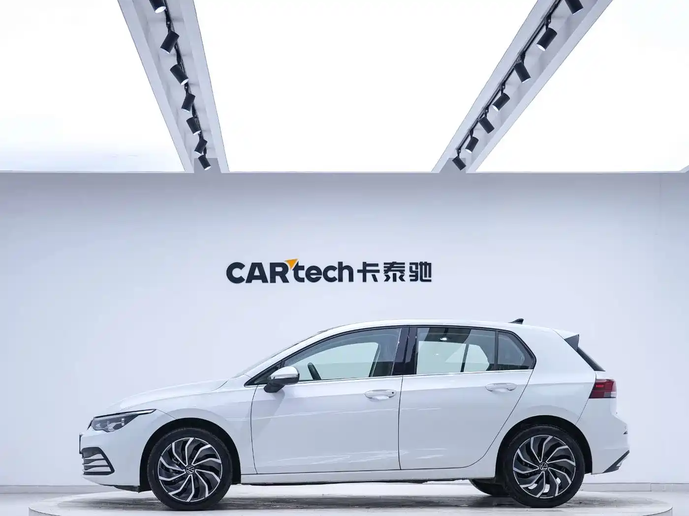 Volkswagen Golf 2023 280TSI DSG Pro фото 2