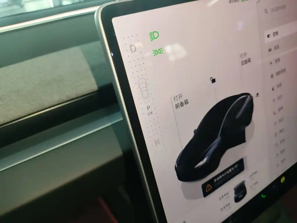 Фото 14 - Tesla Model 3