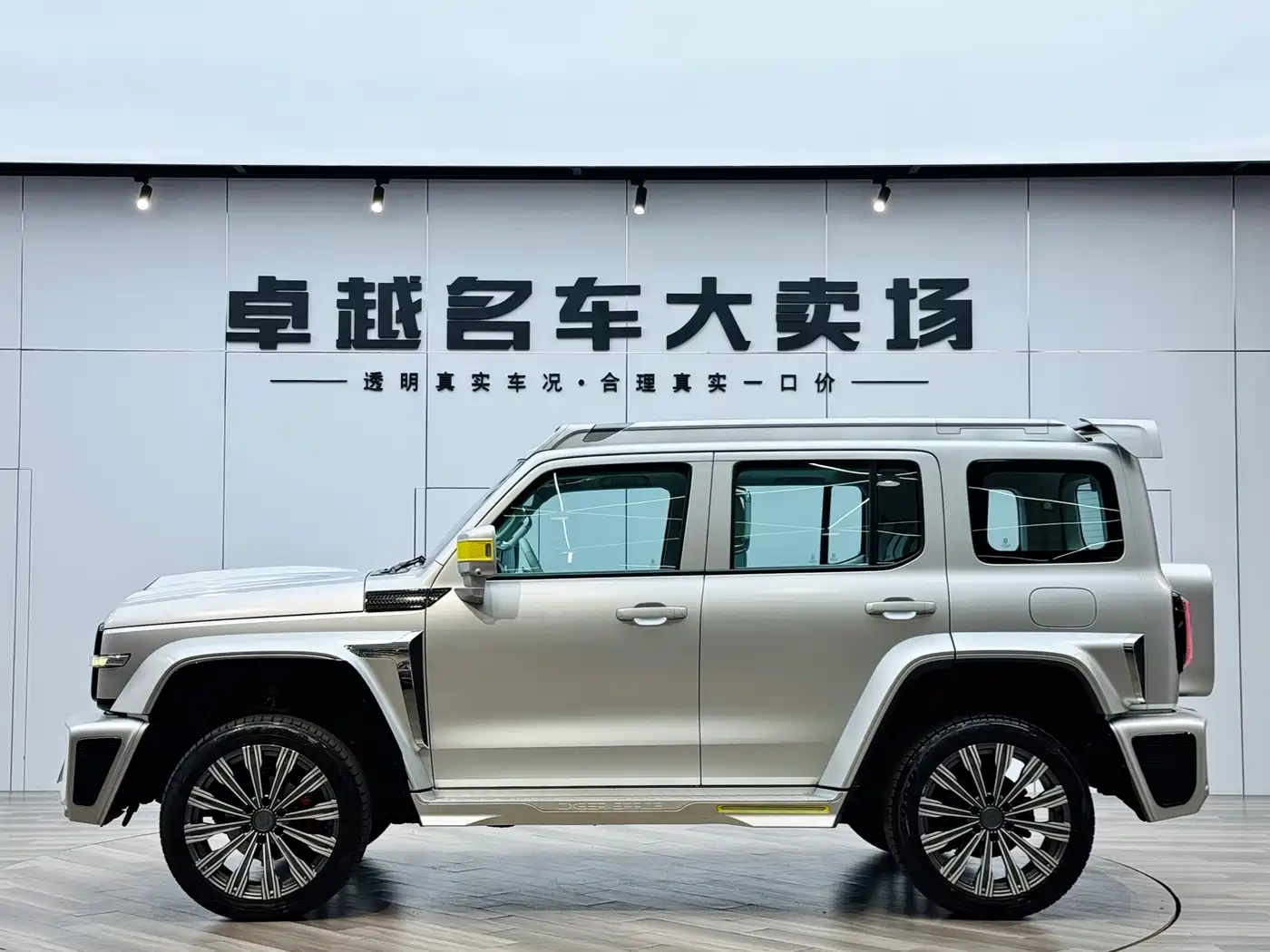 TANK CO CREATION TANK 300