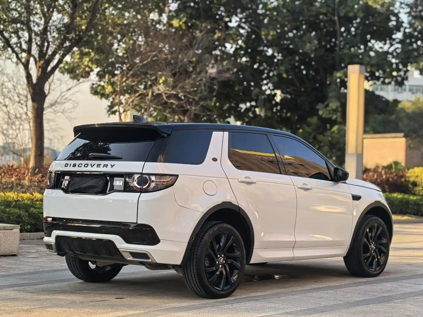 Land Rover Discovery Sport 2018 240PS SE Edition фото 12