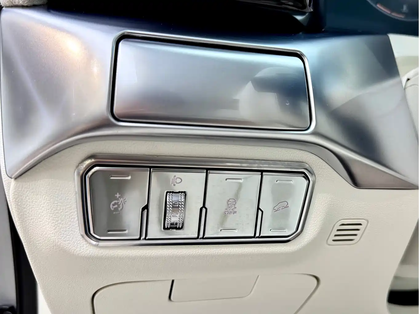 TANK CO CREATION TANK 300