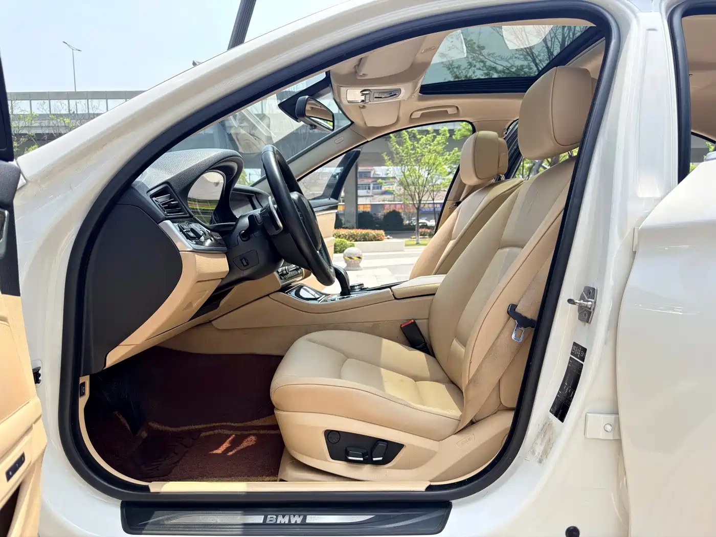 BMW 5 Series 2013 535Li Leadership фото 4