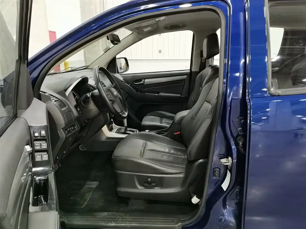 Isuzu D-MAX 2018 3.0T 4WD Automatic Ultra Luxury 4JJ1-TC HI фото 10