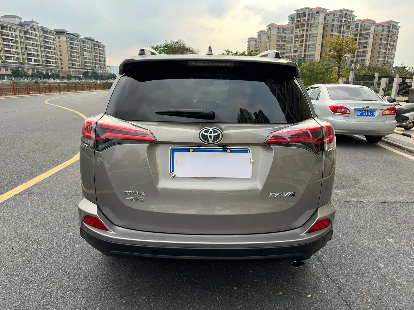 Toyota RAV4 Rongfang 2016 2.0L CVT 2WD Trend (China V) фото 8