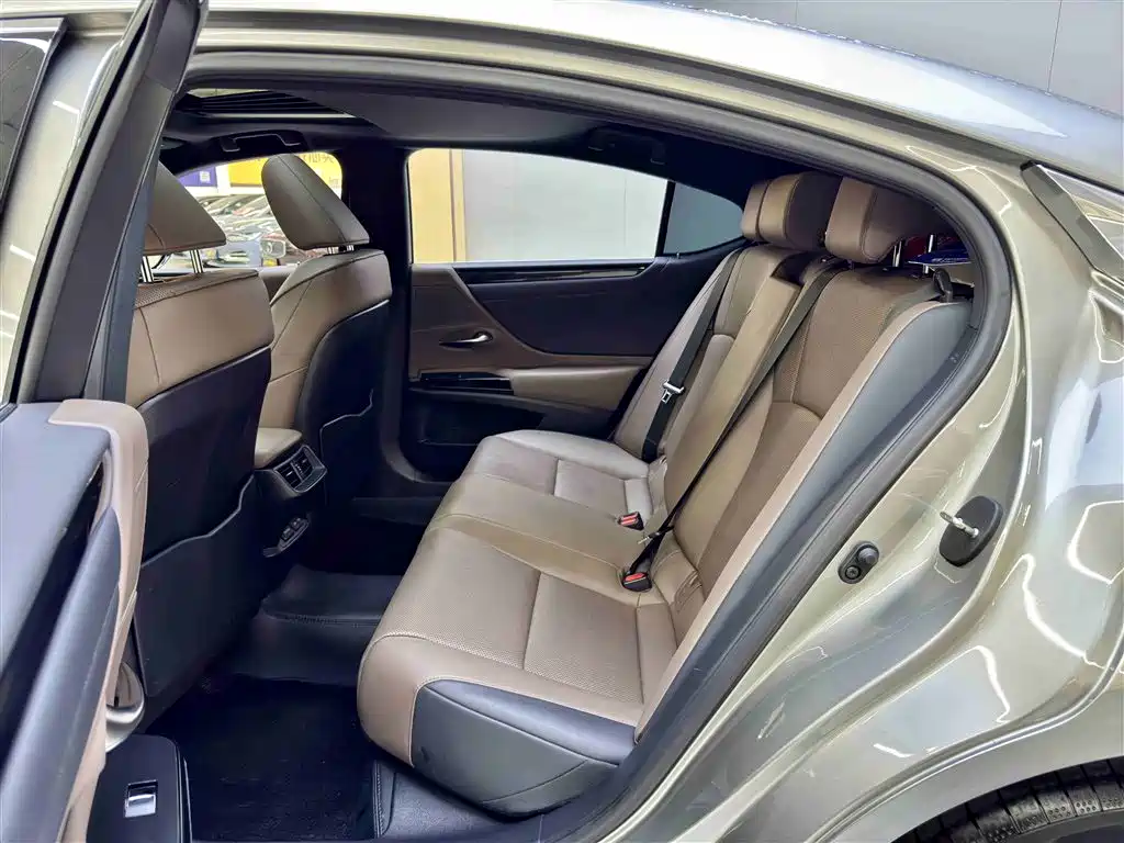 Lexus ES 2023 200 Excellence Edition фото 7