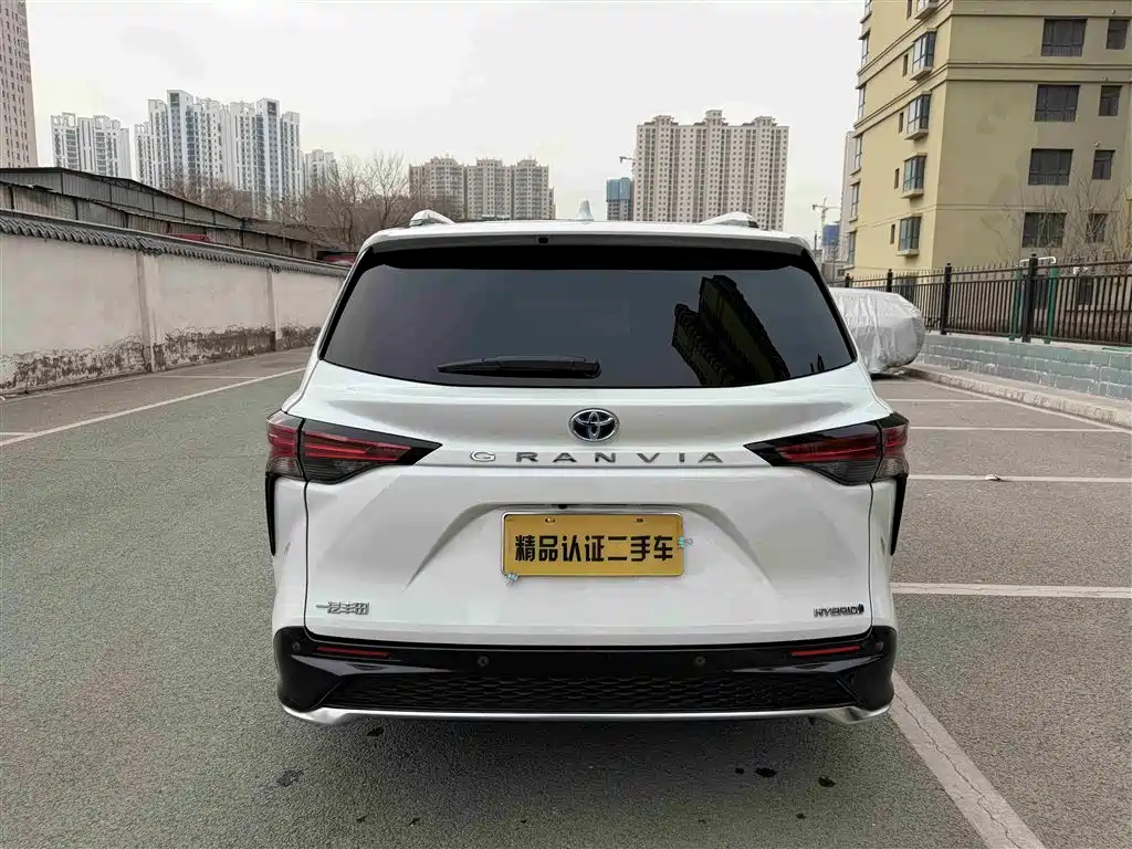 Toyota Granvia 2023 2.5L Hybrid Prestige PLUS Edition фото 18