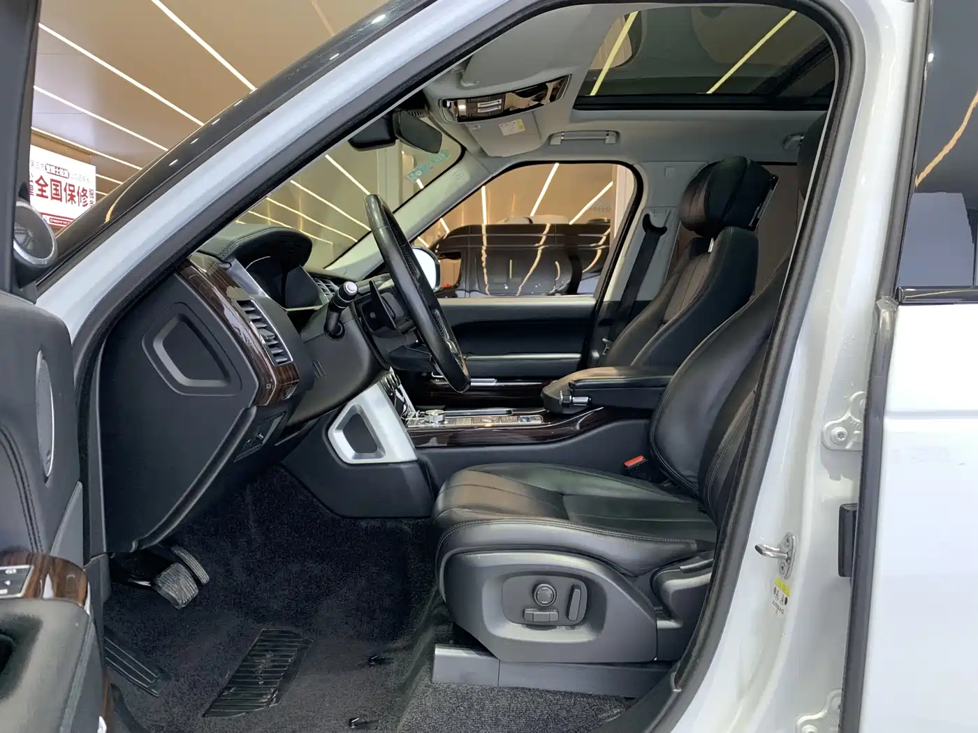 Land Rover Range Rover 2017 3.0 SC V6 Golden Age Edition фото 9