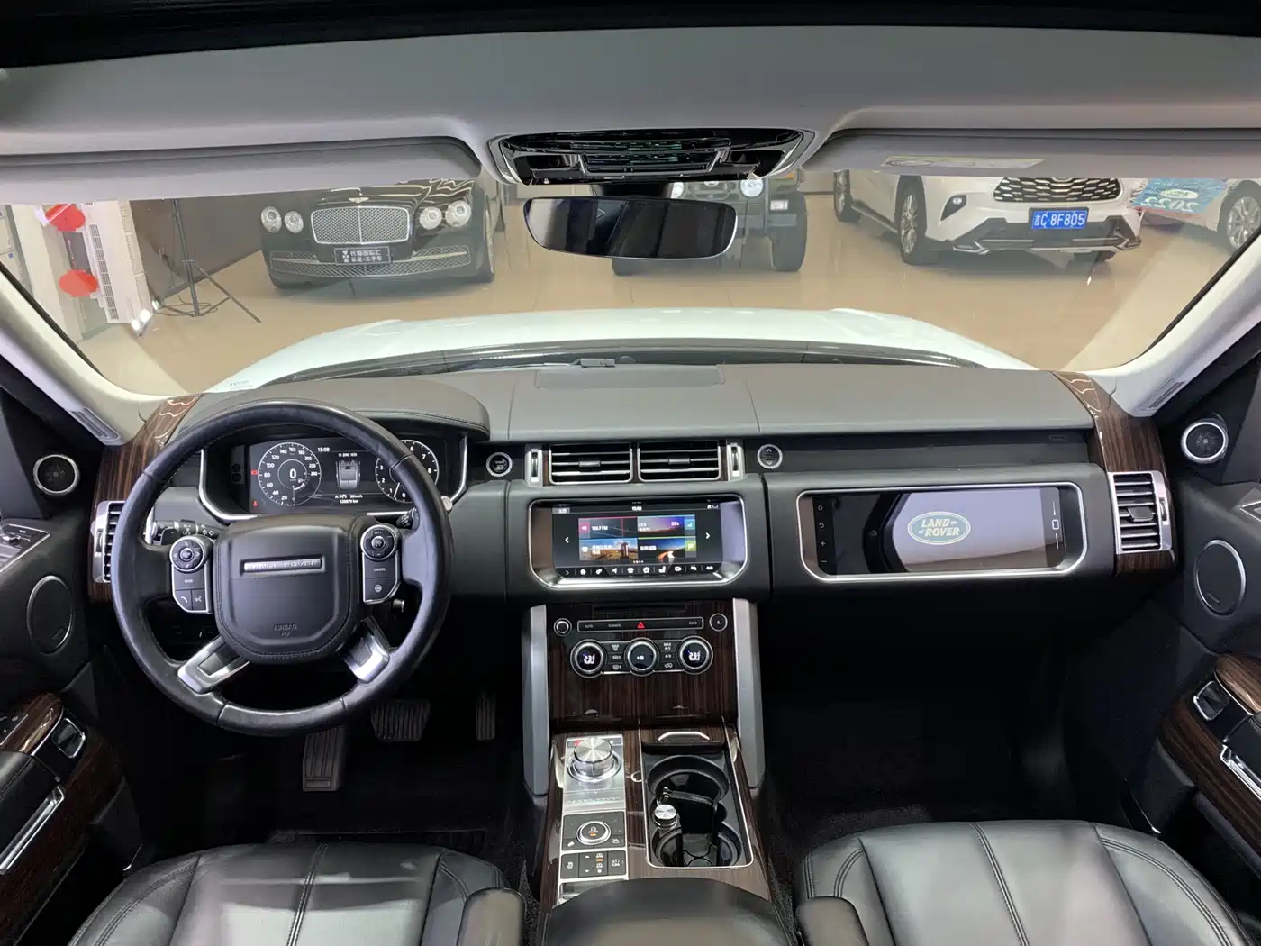 Land Rover Range Rover 2017 3.0 SC V6 Golden Age Edition фото 11
