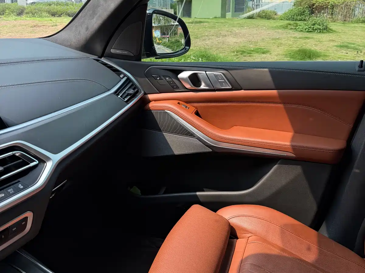 BMW X7 фото 19
