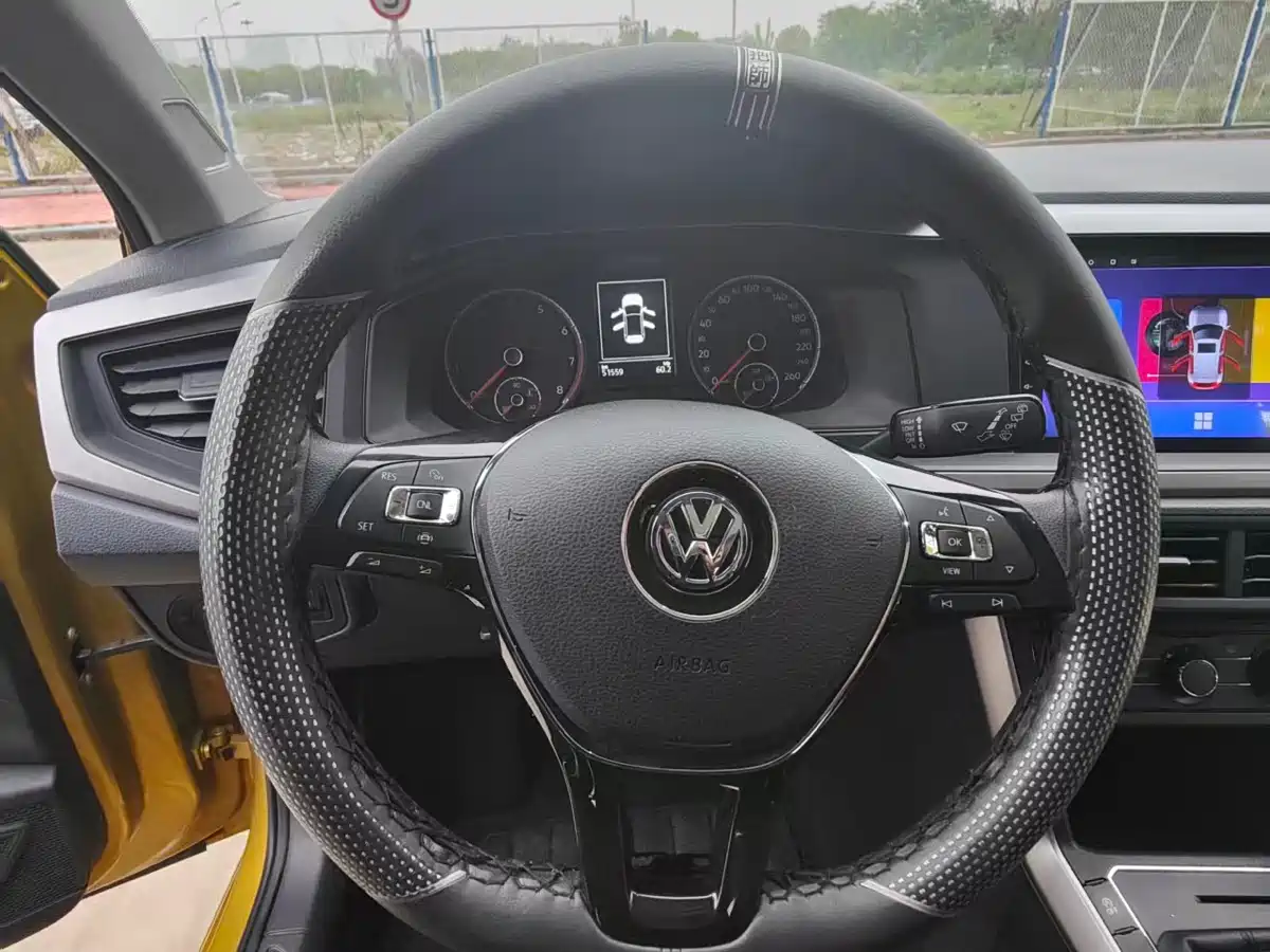 Volkswagen Polo 2019 Plus 1.5L Automatic Panorama Enjoyment Edition фото 15