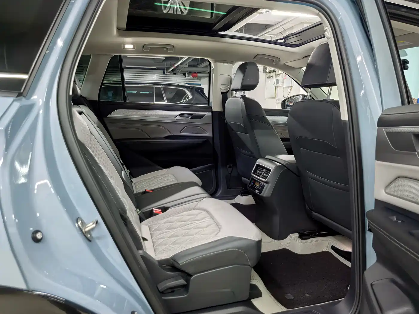 Volkswagen Talagon 2023 380TSI 4WD R-Line Launch Edition фото 25
