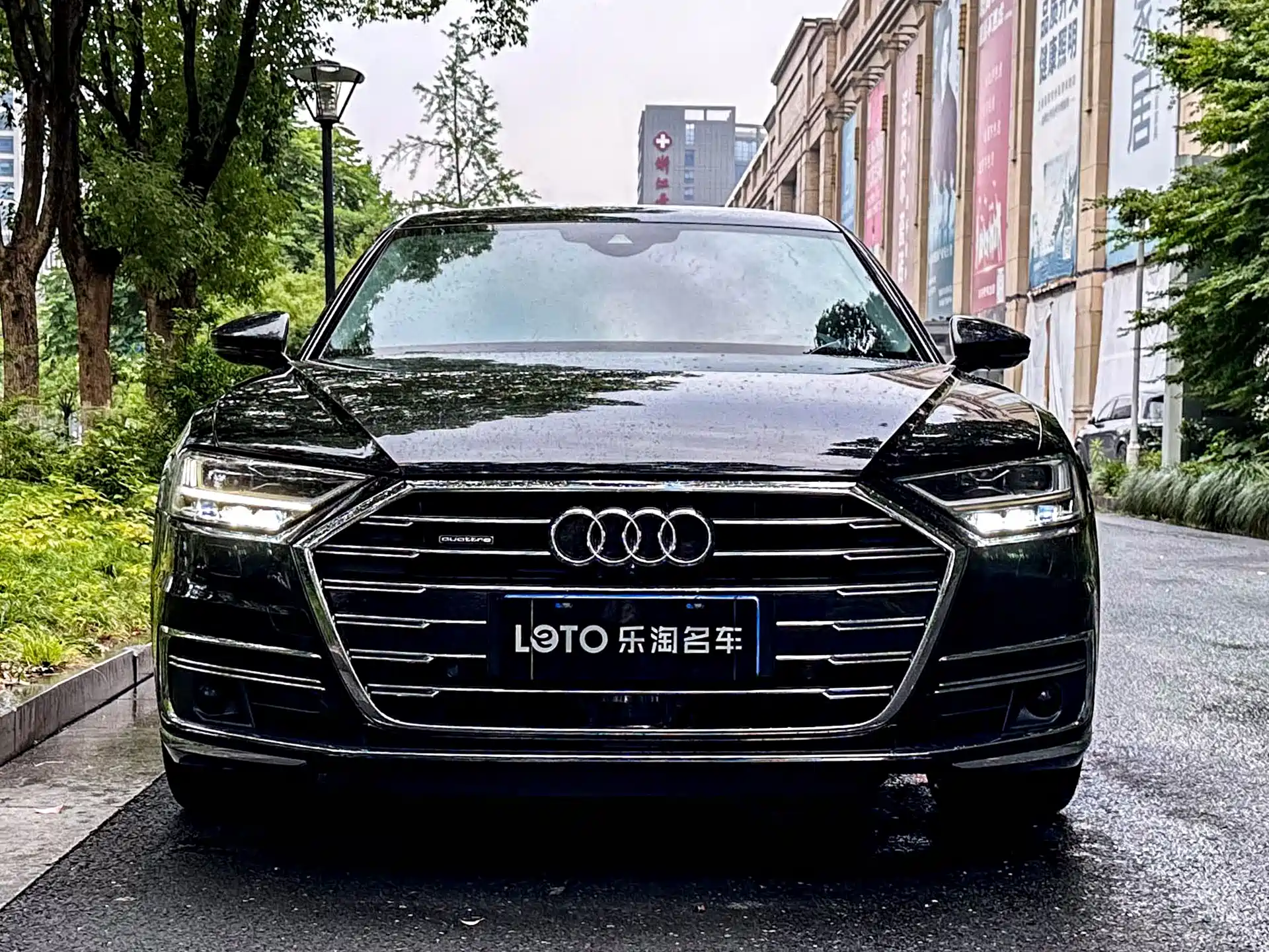 Фото 2 - Audi A8