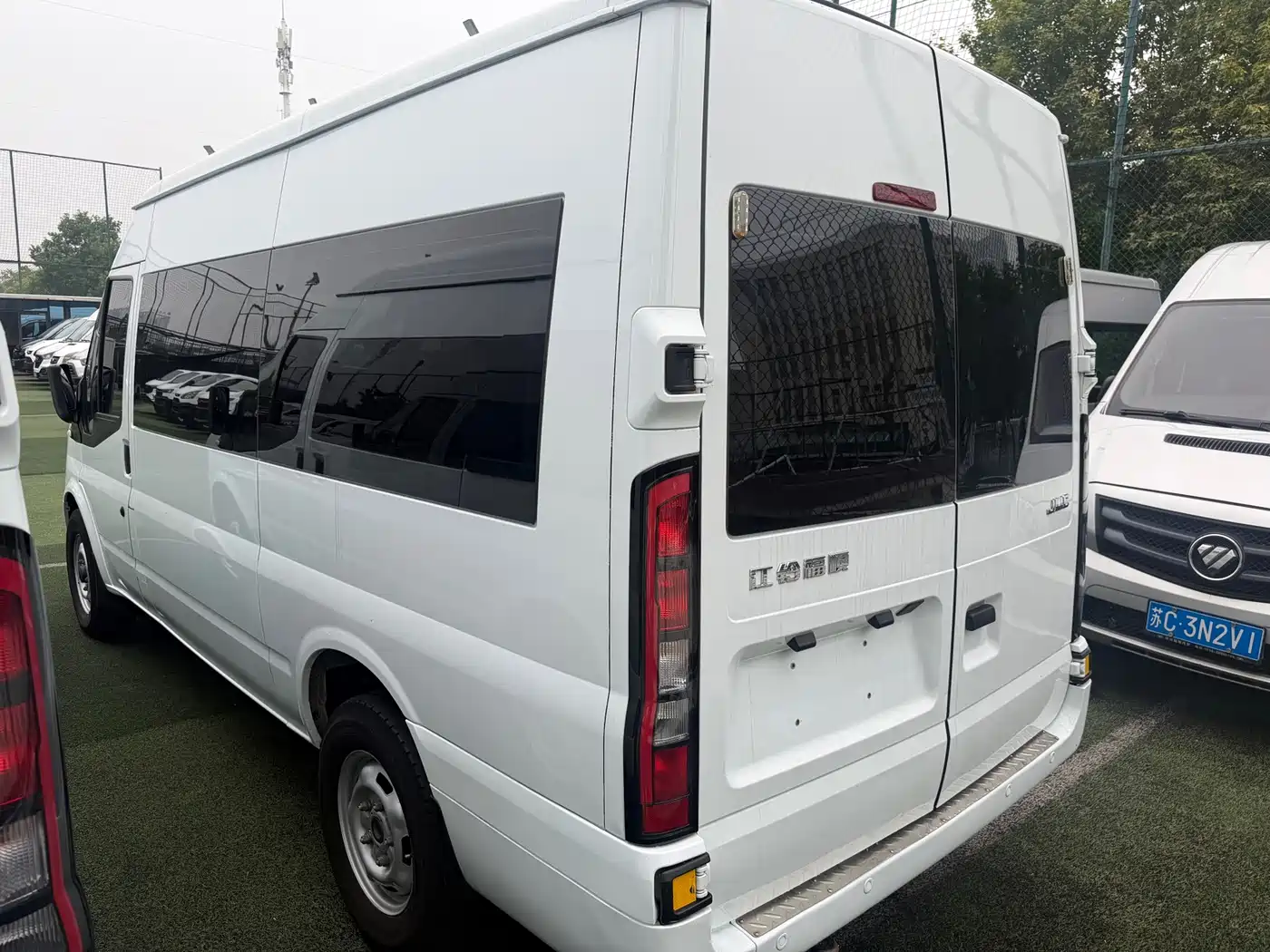 Jiangling JMC Fushun 2024 2025 Model 2.0T 6MT Diesel Medium Wheelbase Medium-High Roof Commercial MPV 5/6 Seats