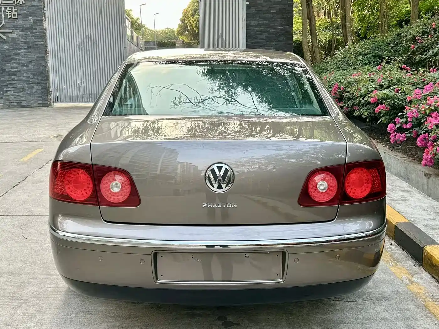 Volkswagen Phaeton 2009 Model 3.6L V6 5-seat Extended Luxury фото 9
