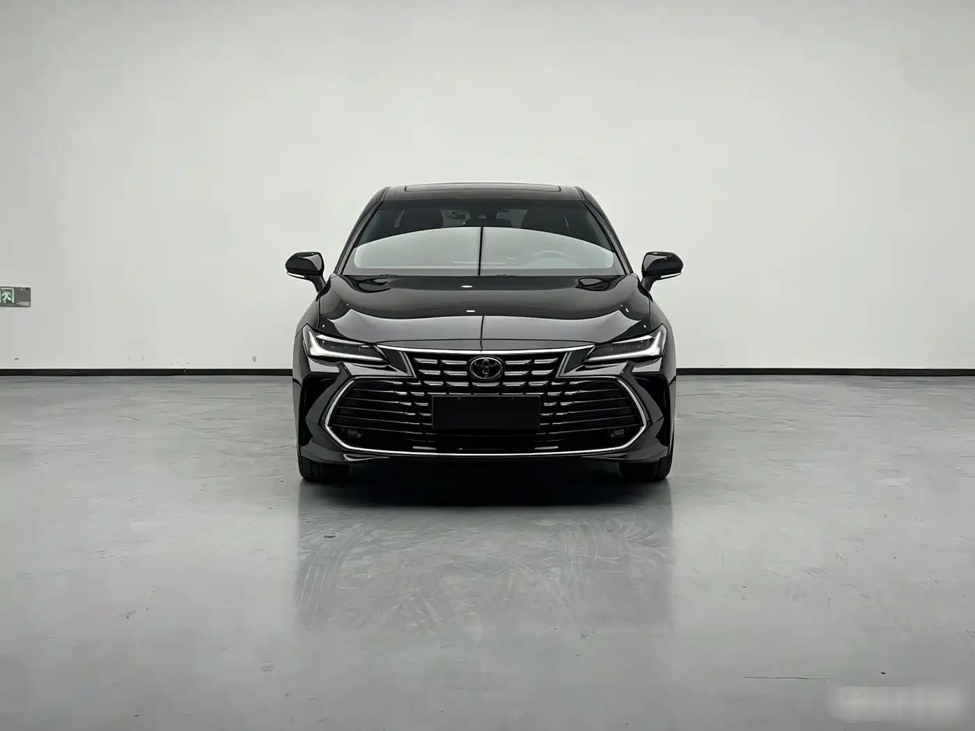 Toyota Avalon 2023 2.0L Premium Selection фото 2