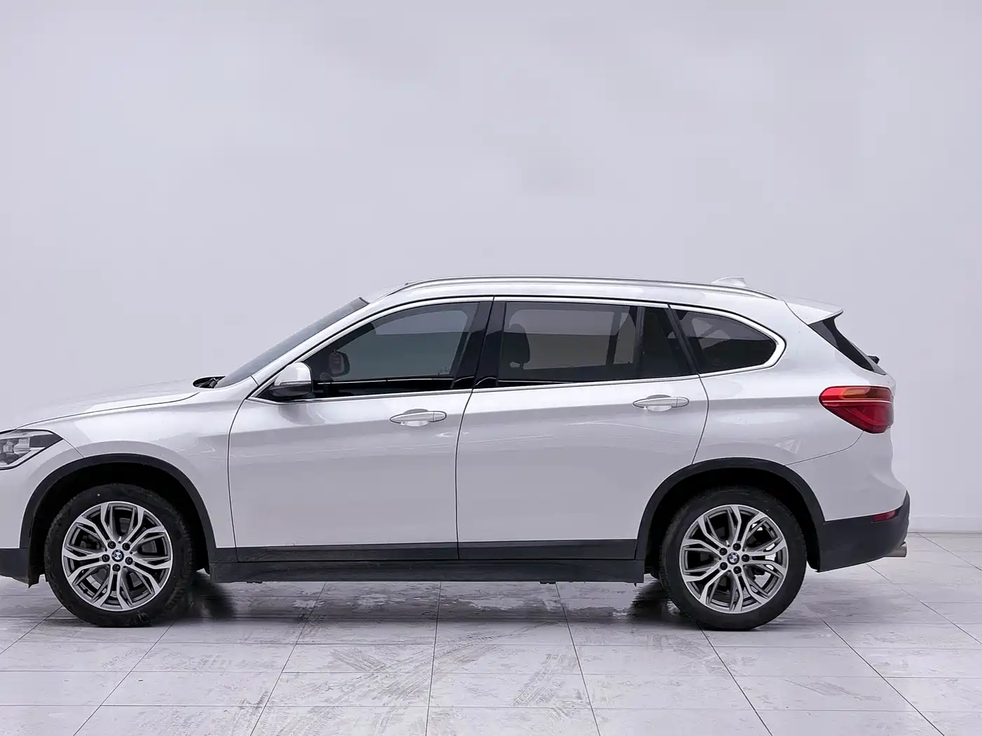 BMW X1 2019 sDrive20Li Leading Model фото 3