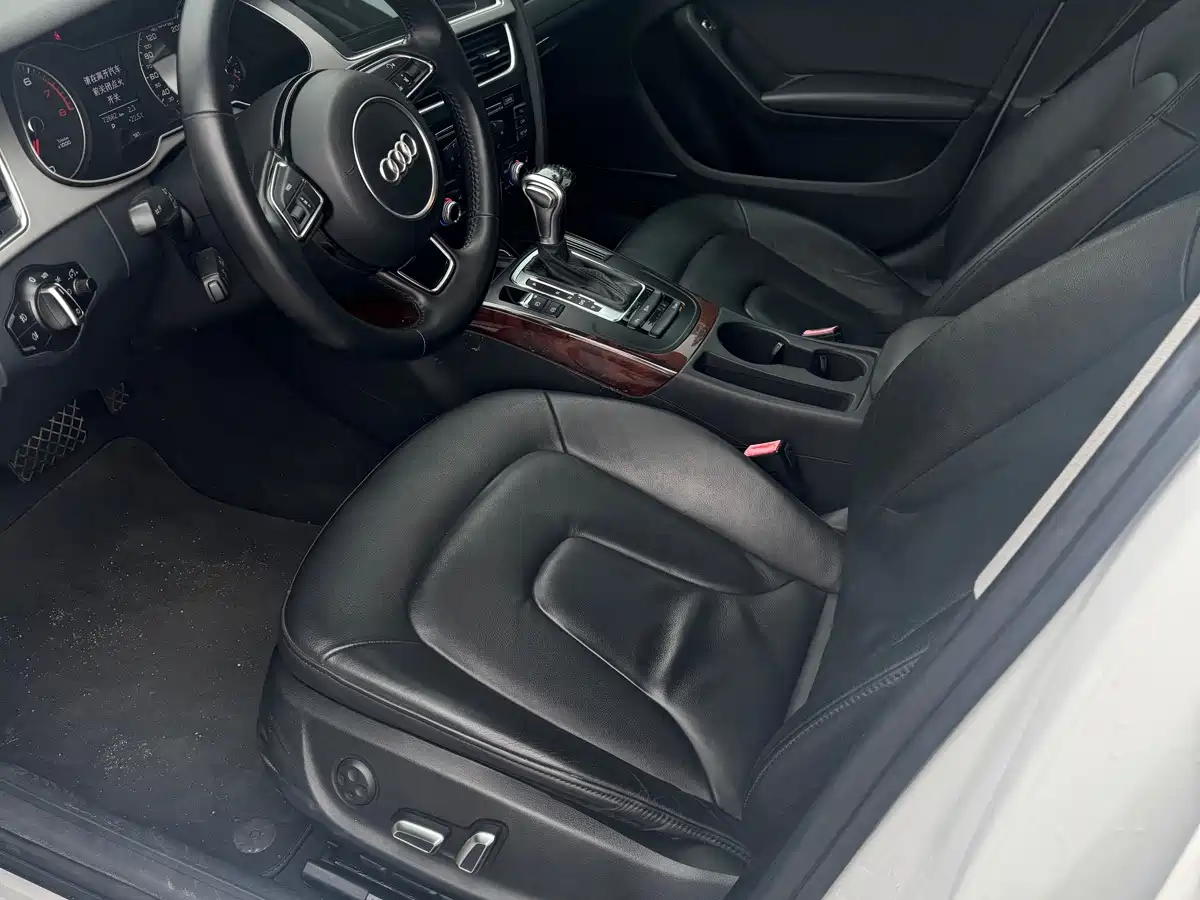 Фото 4 - Audi A4L