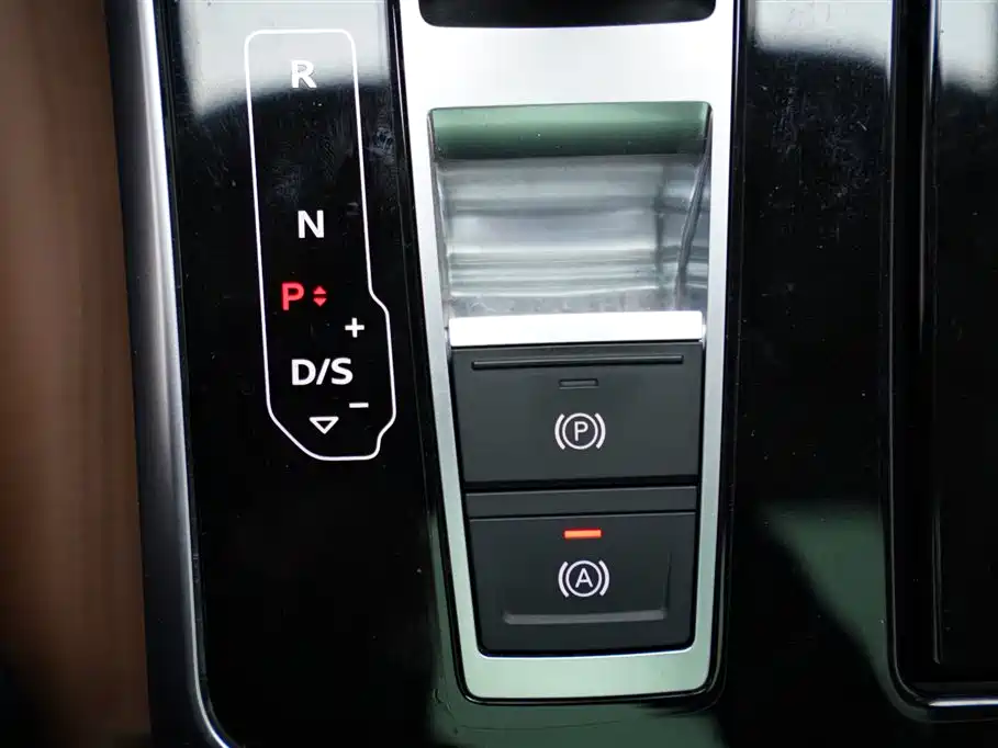 Audi Q8 2021 Model 55 TFSI Luxury Dynamic фото 11