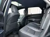 Фото 10 - Lexus RX