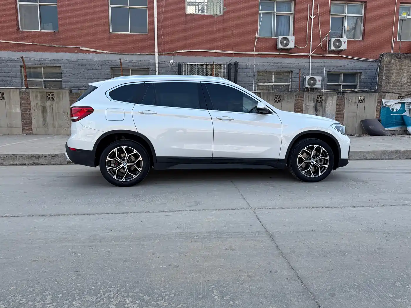 BMW X1 2022 sDrive25Li Leading фото 4