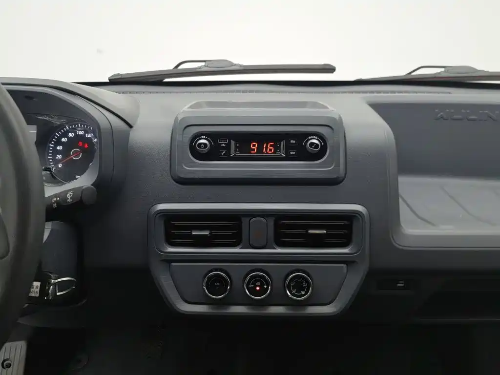 Wuling Motors Wuling Yangguang 2025 2024 300km Practical Enclosed Window Version 60kW