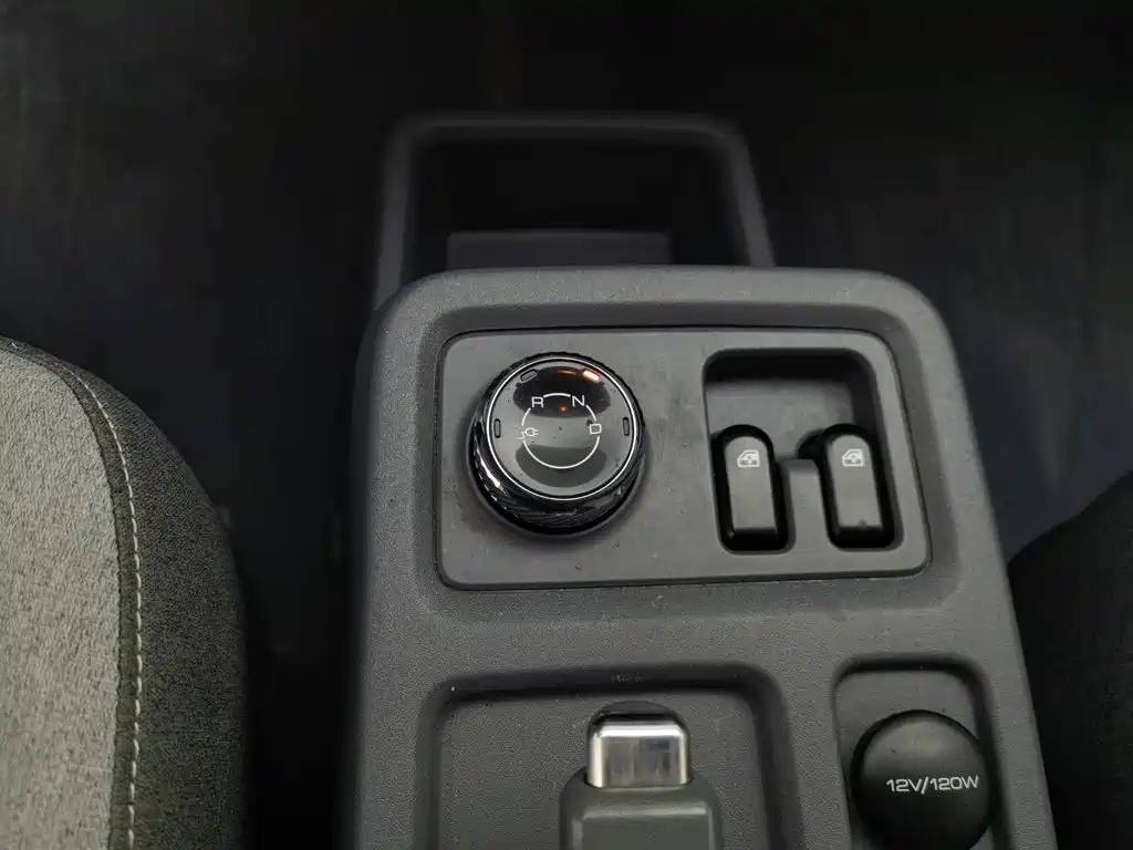 Wuling Motors Wuling Yangguang 2025 2024 300km Practical Enclosed Window Version 60kW