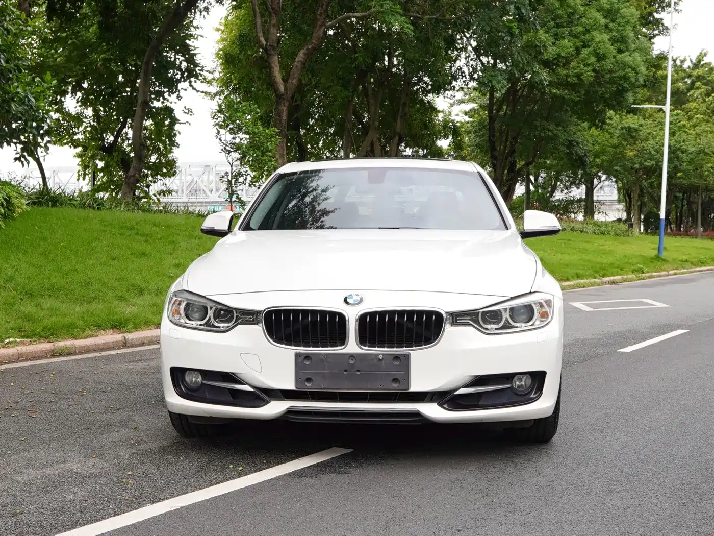 Photo 2 - BMW 3 Series