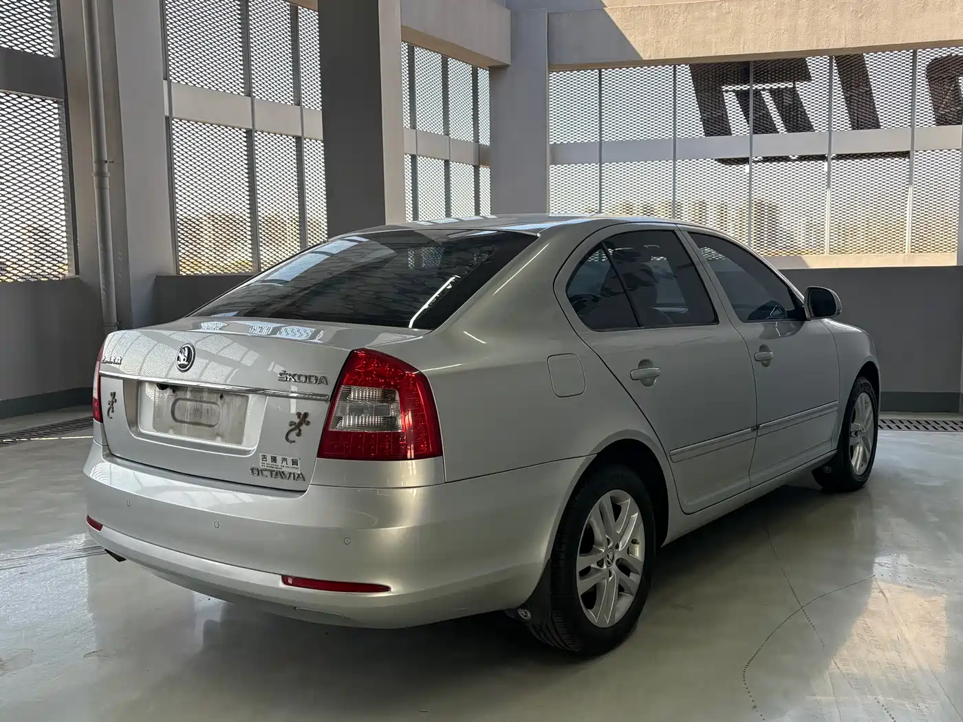 Škoda Octavia 2014 1.6L Auto Yijun Edition фото 7