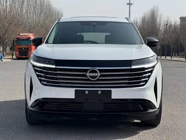 NISSAN EXPLORING THE LAND