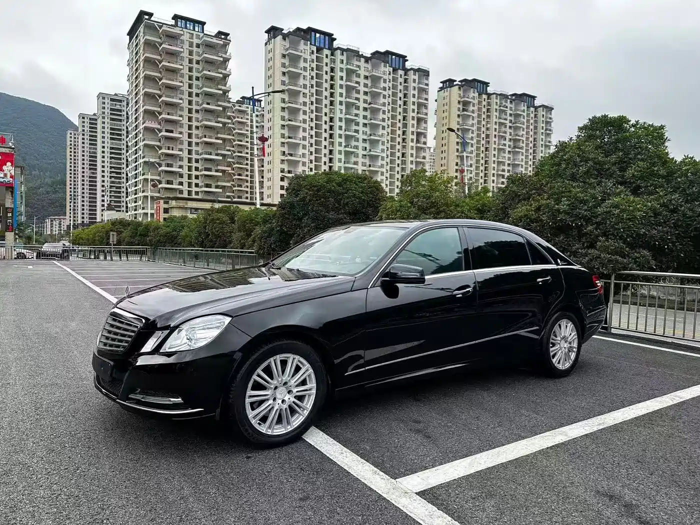 Mercedes-Benz E-Class 2013 Model E 260 L CGI Fashion фото 3
