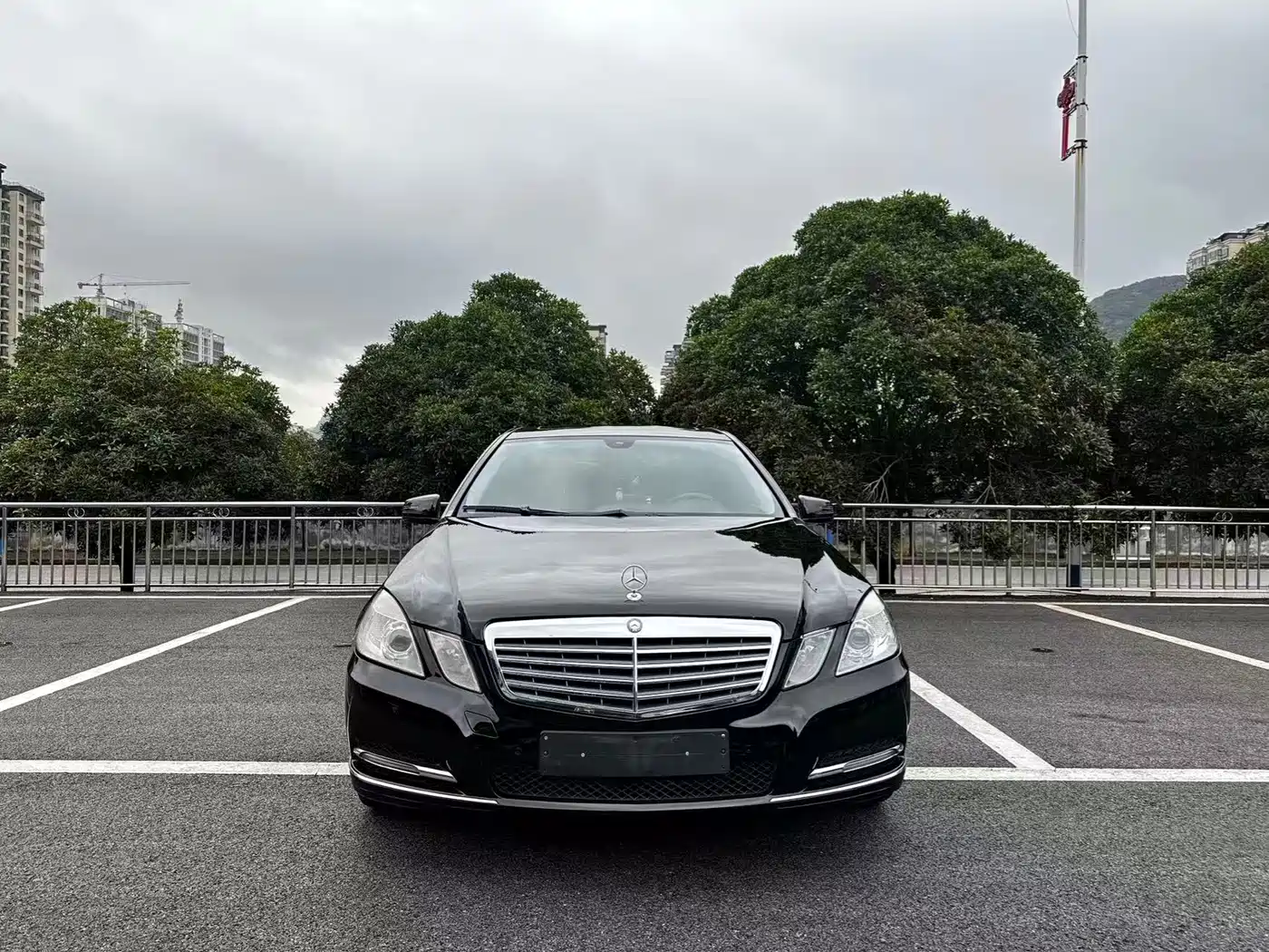 Mercedes-Benz E-Class 2013 Model E 260 L CGI Fashion фото 2