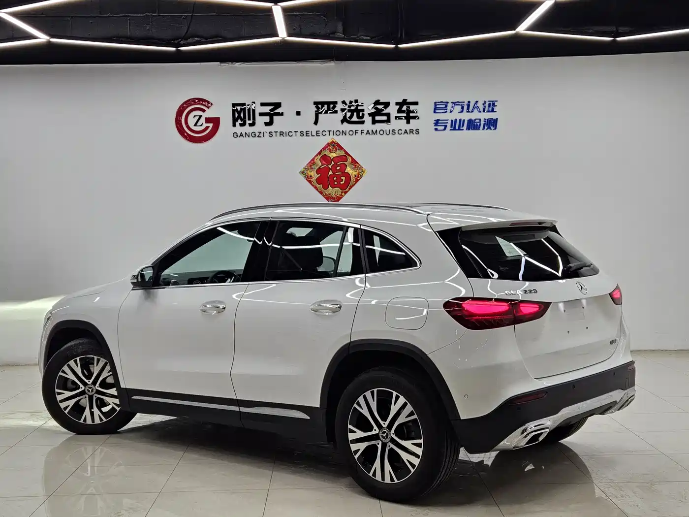 MERCEDES-BENZ GLA
