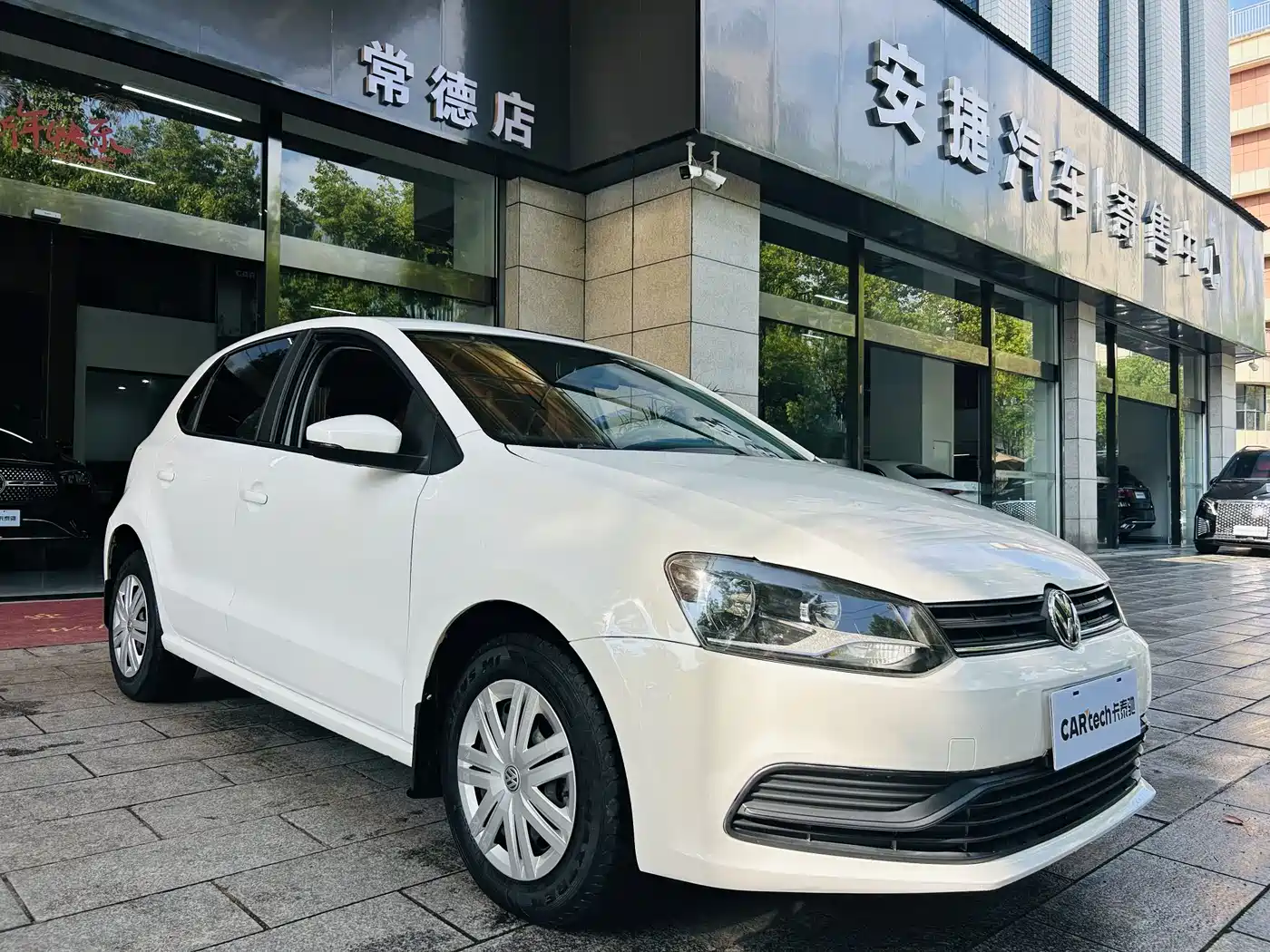 Volkswagen Polo 2016 1.4L Automatic Trend фото 2