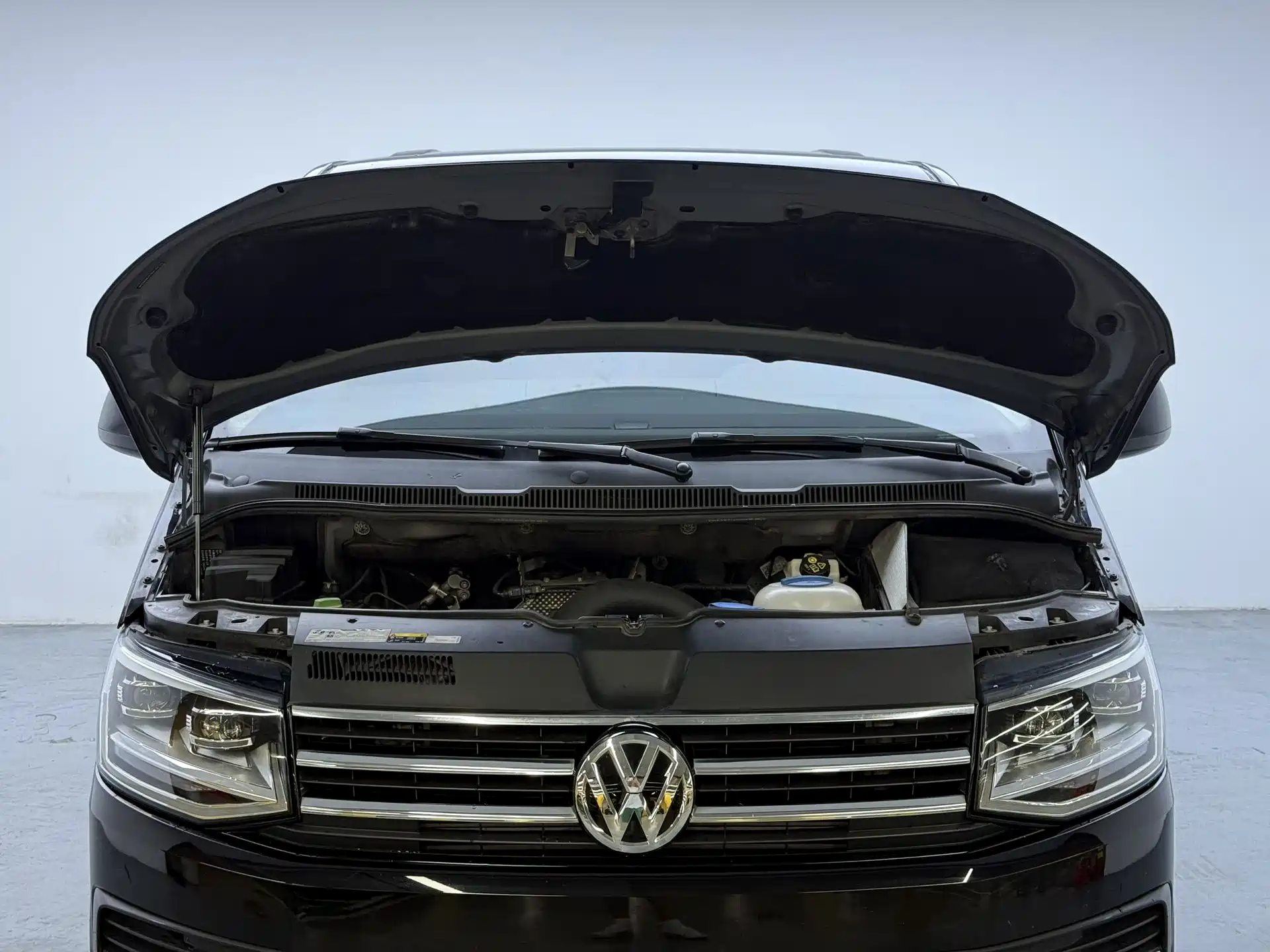 Фото 17 - Volkswagen Multivan
