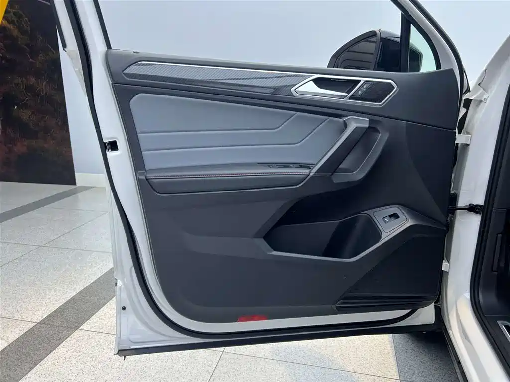 Volkswagen Tiguan X 2022 330TSI 2WD Flagship Edition фото 16