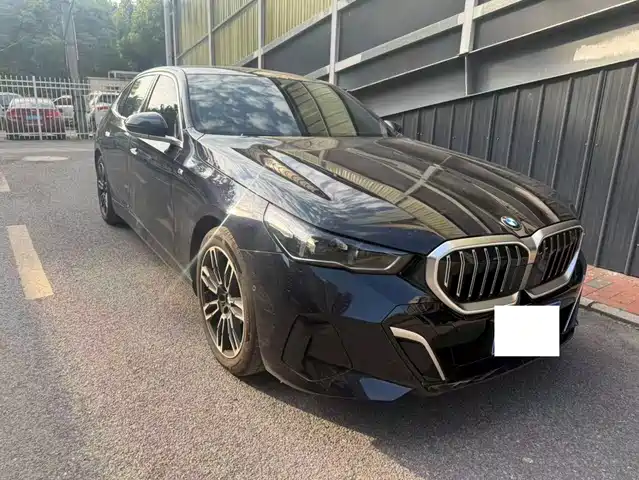 BMW 5 Series, 2025