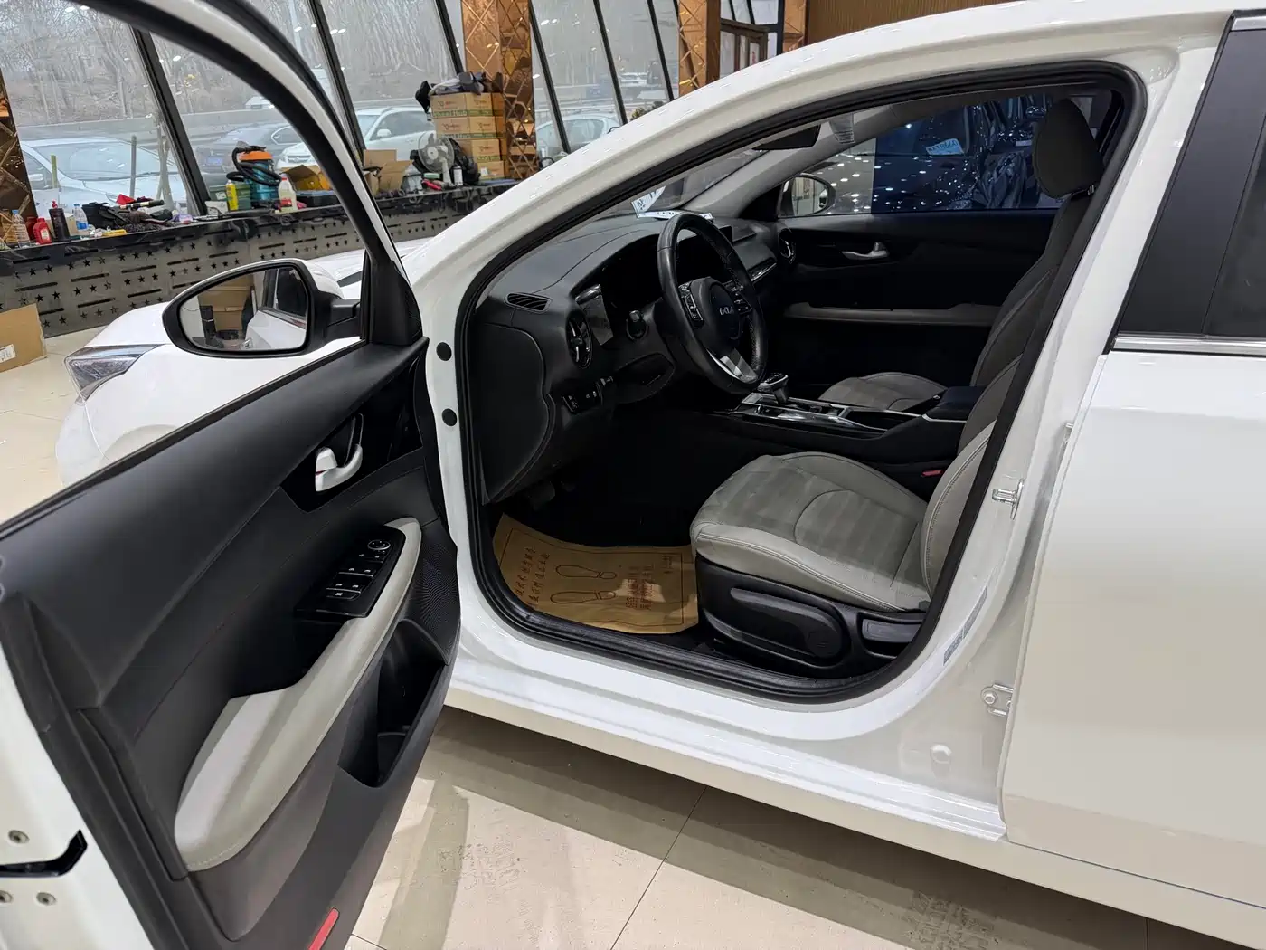Kia K3 2023 Model 1.5L CVT Luxury Edition фото 14